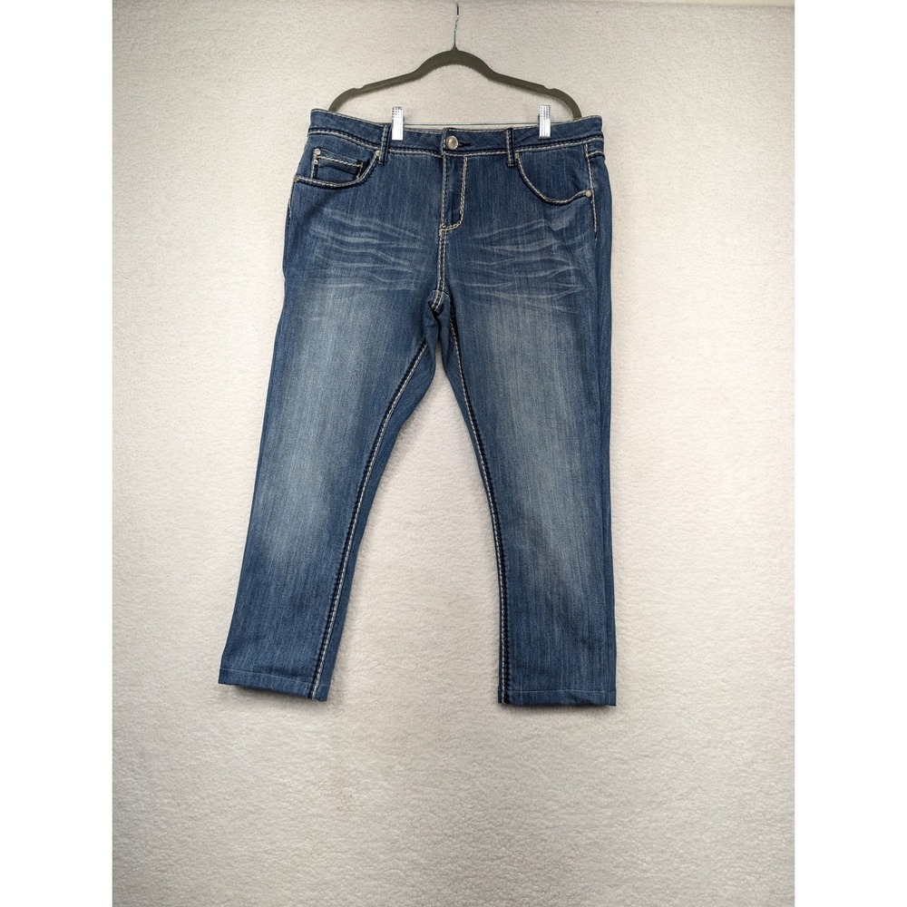 Absolutely Famous Denim Capris Embellished Pockets Light Wash Crop Pants